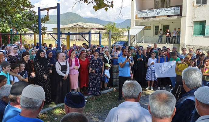 პანკისის რადიოს დარბევით ემუქრებიან - სუს-ის და მერიის მიერ ორგანიზებული აქცია ხეობაში